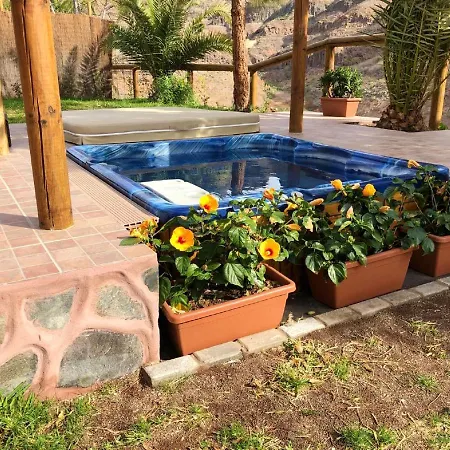 Vakantiehuis One Bedroom House With Jacuzzi Enclosed Garden&wifi At De Tirajana