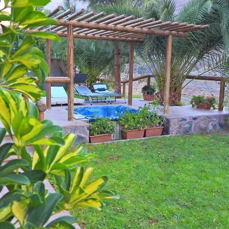 Vakantiehuis One Bedroom House With Jacuzzi Enclosed Garden&wifi At De Tirajana